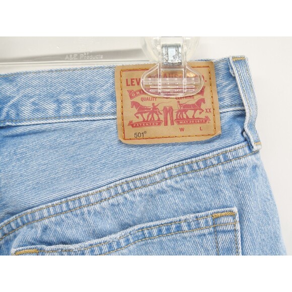 Levi's 501 Shorts Women Size W28 Medium Wash Blue Cutoff Denim 30x2‎ - Picture 6 of 7